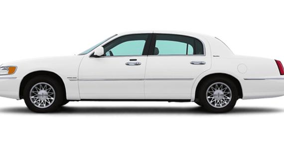 LINCOLN TOWN CAR 2002 1LNHM82W12Y604373 image